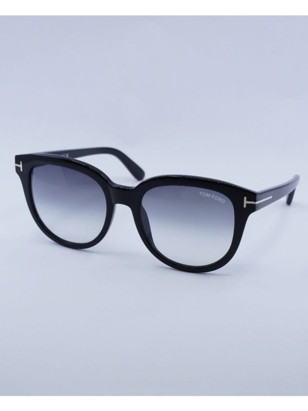 Tom Ford Olivia-02 FT0914 01B Sunglasses Black Round Frame, Smoke Lenses